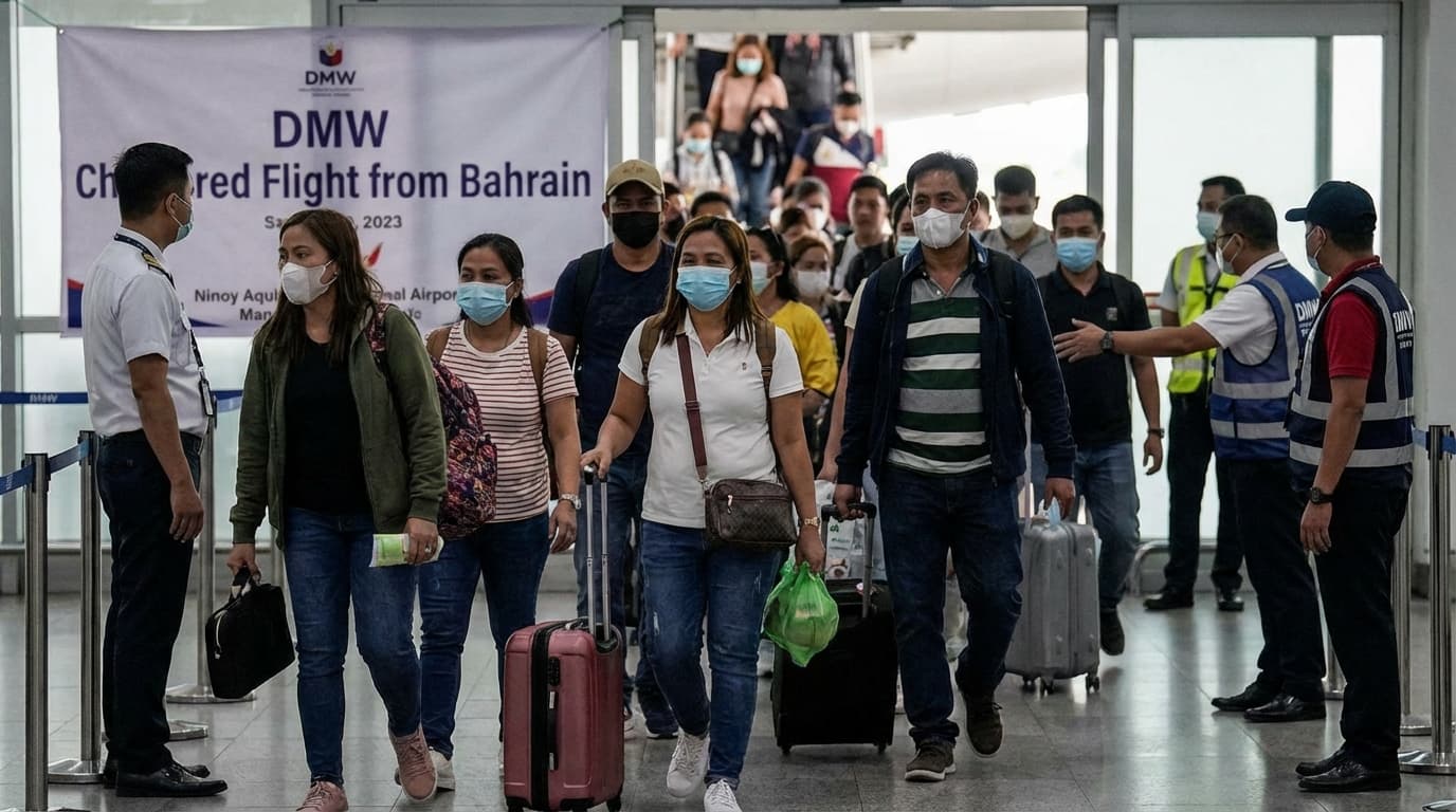 244 OFWs Pauwi na ng Pinas mula Bahrain: Pero Teka, Bakit Kaya Sila Umuwi?! Alamin ang Nakakagulat na Dahilan!
