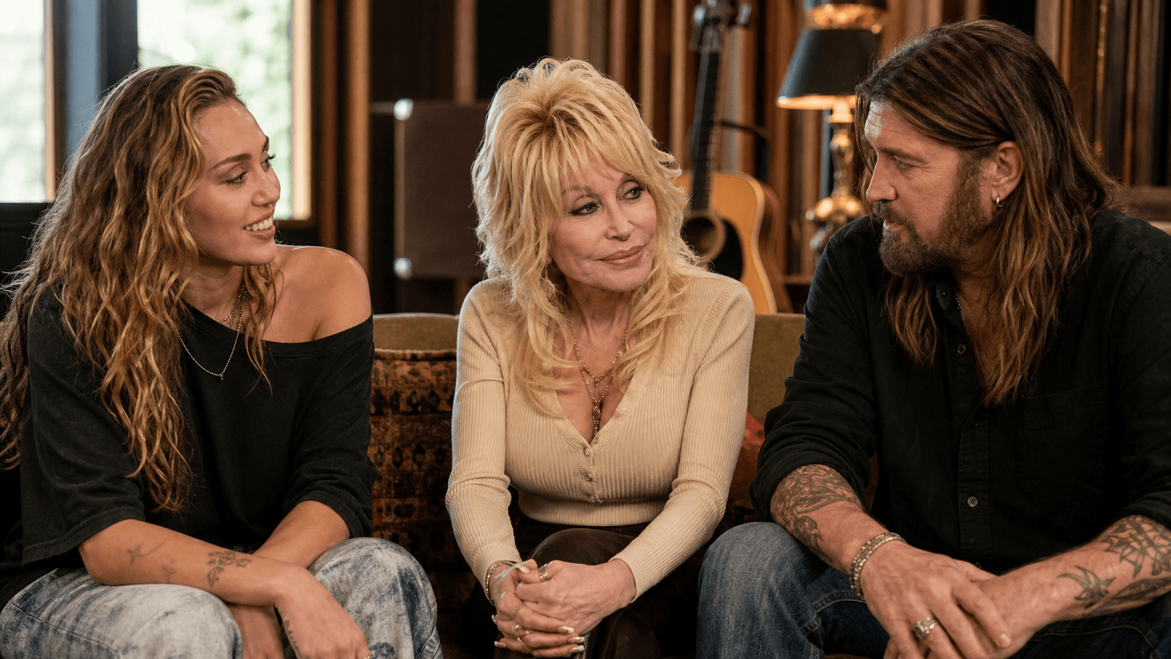 Huling Himala ni Dolly Parton? Bago Pumanaw, Pinagbati Raw Niya sina Miley at Billy Ray Cyrus!
