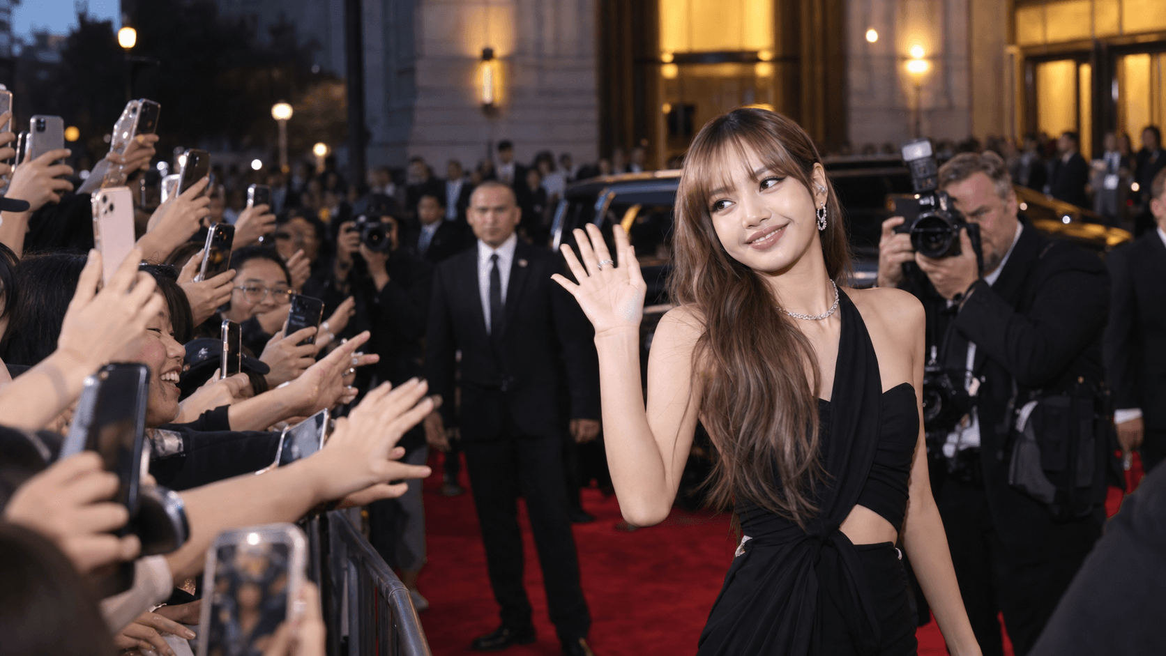 GRABE! Si Lisa, Nagpaalboroto sa TIFF—Ano ang Sikretong Nagpa-Frenzy sa Kanyang mga Tagahanga?