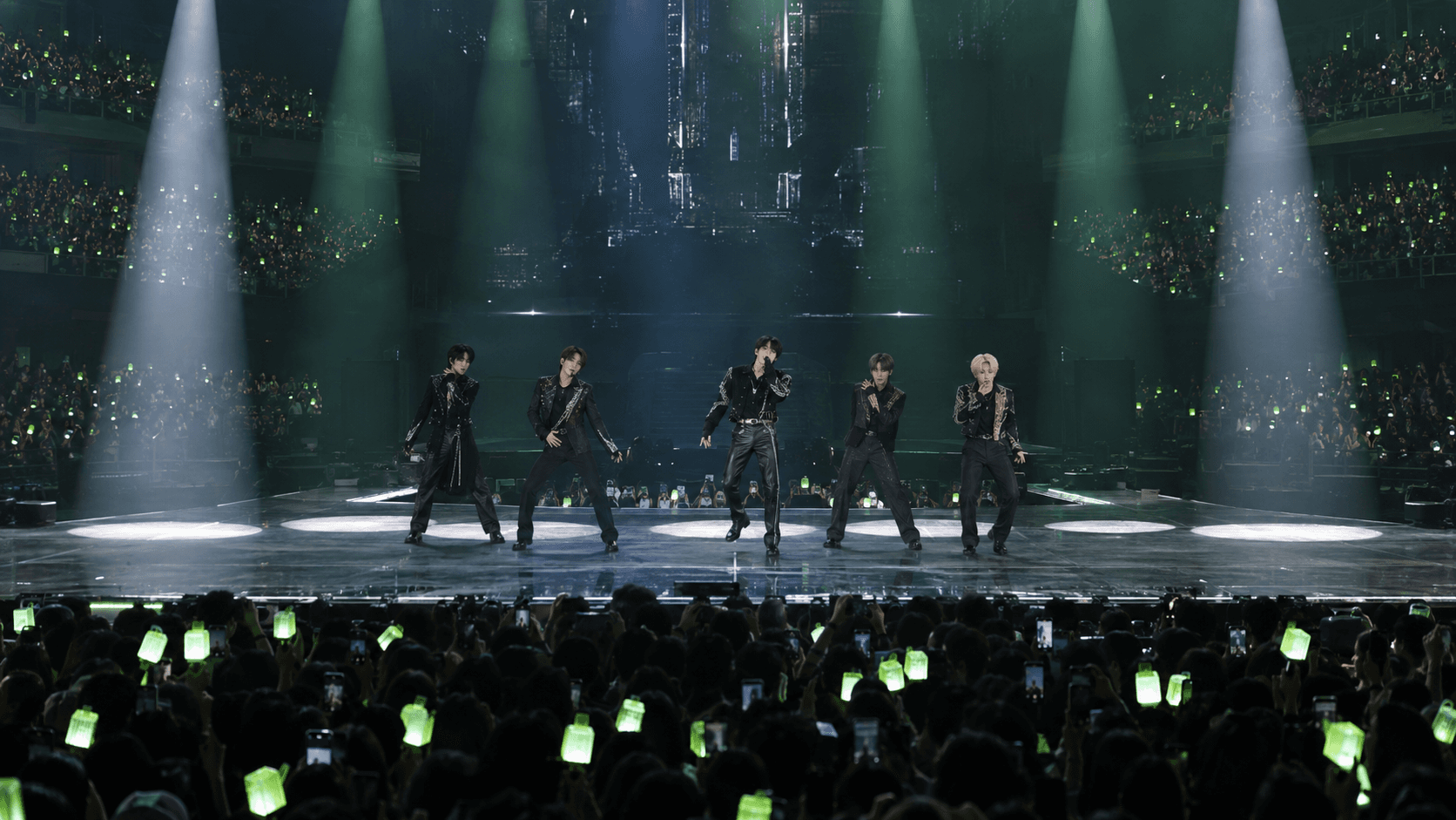 Kulang ang Miyembro, Pero Buo ang Puso?! NCT 127, Ginawang Sentro ng Seoul Show ang mga Wala!