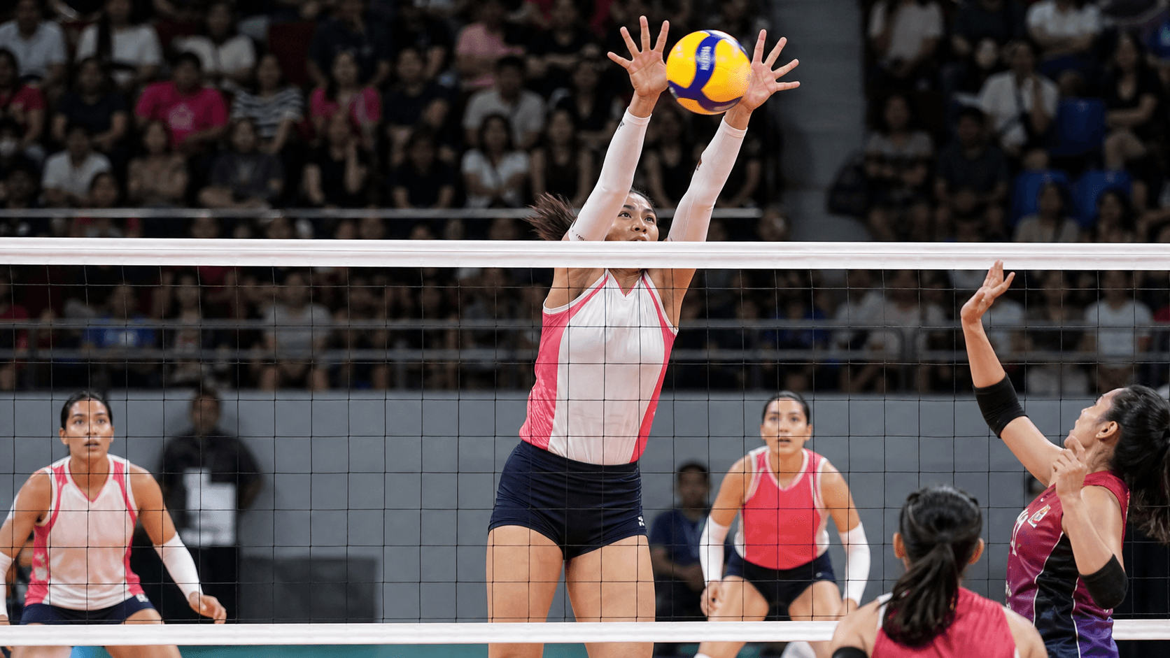 Jaja Santiago, Lihim na Sandata ng Creamline? Narito Kung Bakit Biglang Mas Nakakatakot ang Cool Smashers!