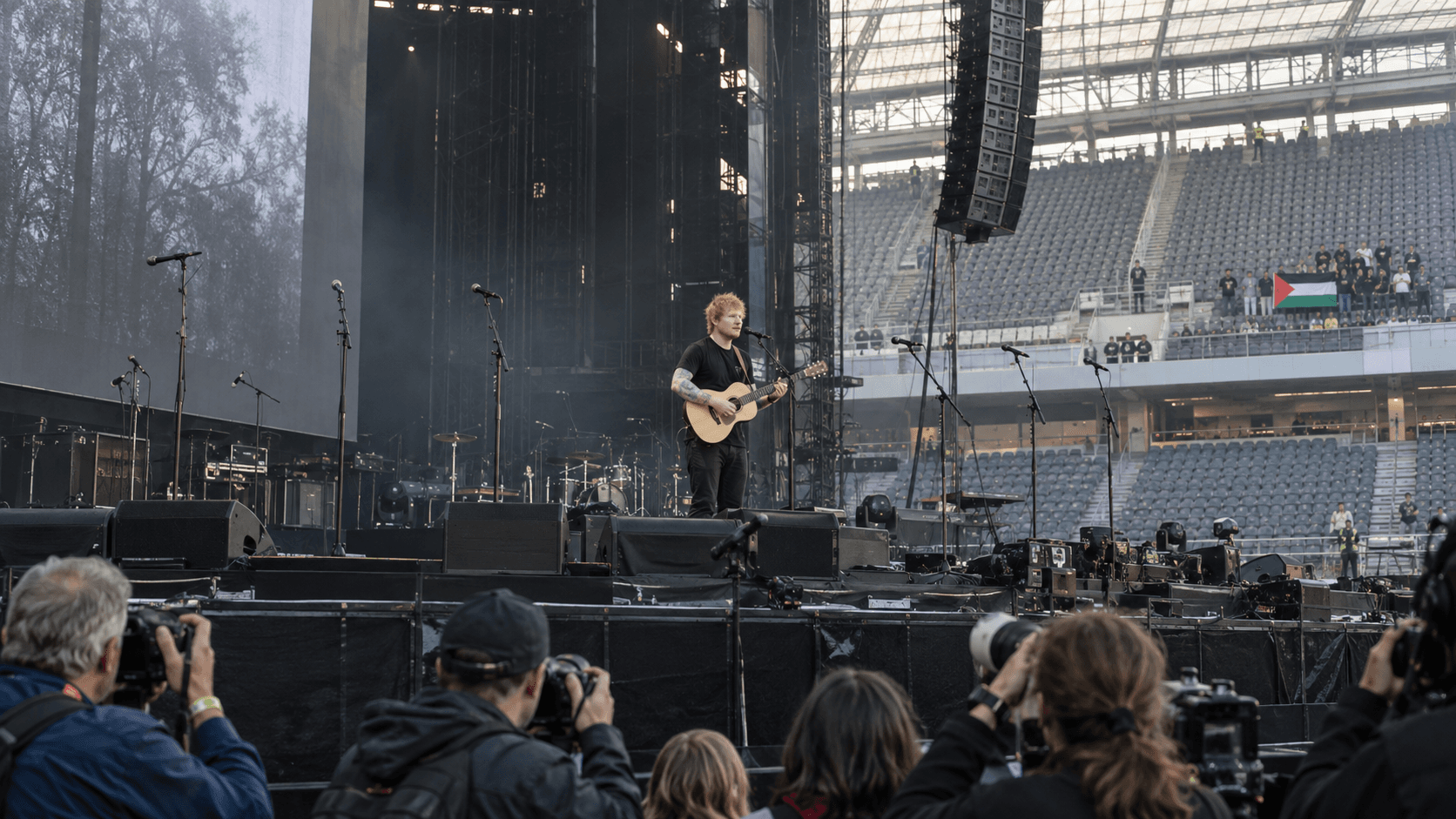 Biglang Walang Front Act! Iniwan ng Lahat si Ed Sheeran Matapos Patalsikin si Macklemore—Ano ang Nangyari?