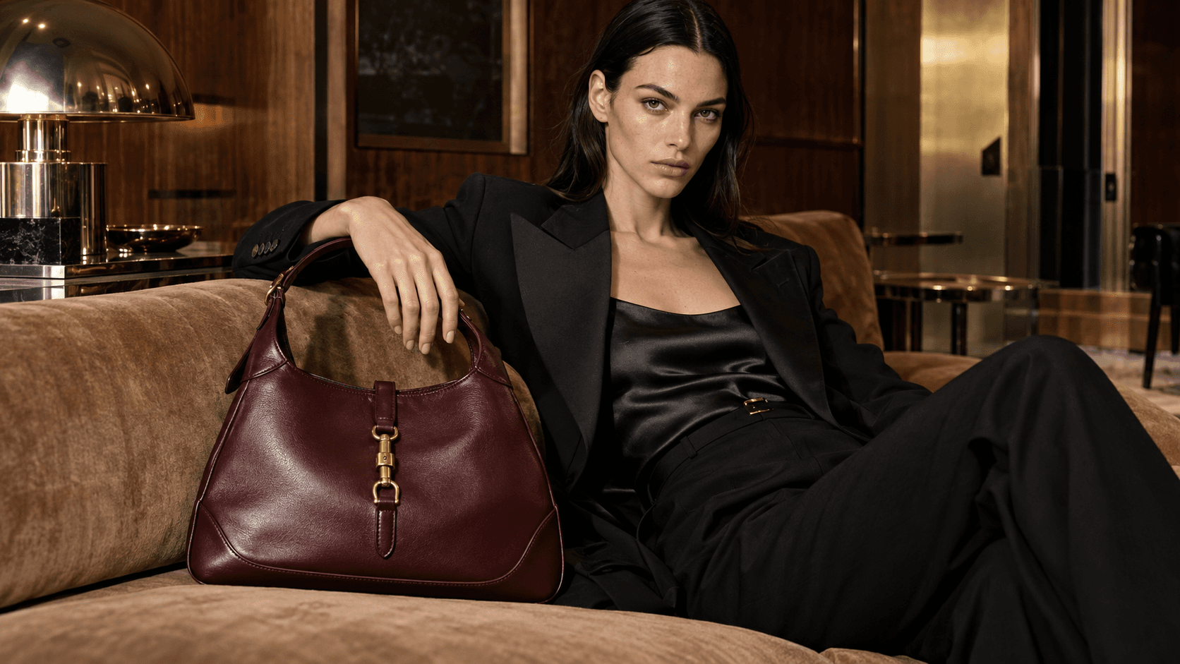 Vittoria Ceretti, Binuhay ang Alindog ng Gucci Era ni Tom Ford—Mga Handbag ba Talaga ang Bida?!